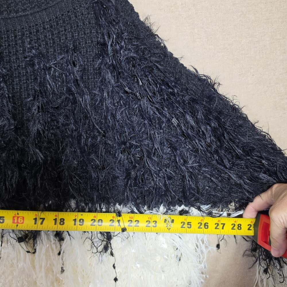 color block black and white Frilly boat neck long fringe Sweater Size Large soft - Picture 6 of 11